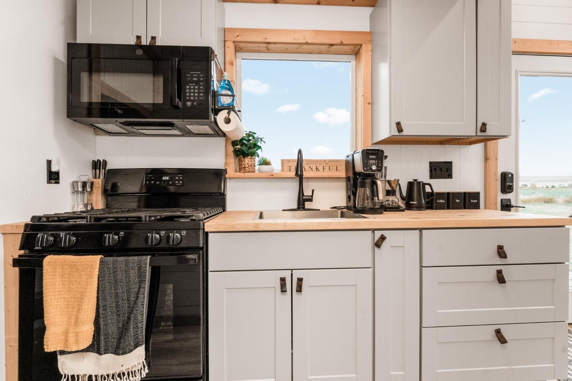 Modern Tiny Cabin, With Hot Tub In Choteau Mt Ngoại thất bức ảnh